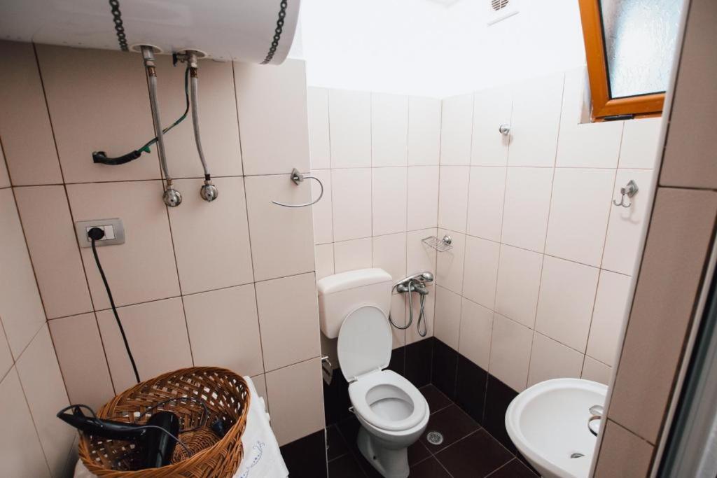 ジロカストラBb Apartamentアパートメント エクステリア 写真